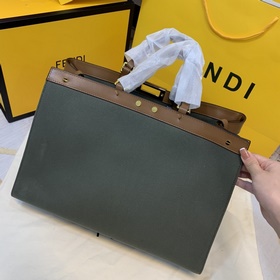 FENDI Холщовая сумка-тоут Вышивка выполнена в соответствии с ори
