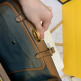 FENDI Холщовая сумка-тоут Вышивка выполнена в соответствии с ори