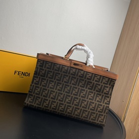 Верхний слой кожи быка FENDI Новейшая сумка-тоут Peekaboo X-Tote