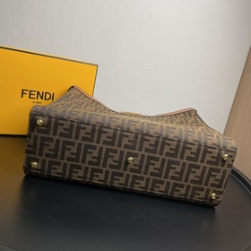 Верхний слой кожи быка FENDI Новейшая сумка-тоут Peekaboo X-Tote