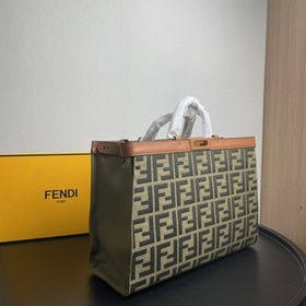 Верхний слой кожи быка FENDI Новейшая сумка-тоут Peekaboo X-Tote