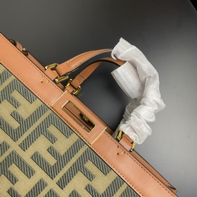 Верхний слой кожи быка FENDI Новейшая сумка-тоут Peekaboo X-Tote