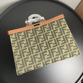 Верхний слой кожи быка FENDI Новейшая сумка-тоут Peekaboo X-Tote