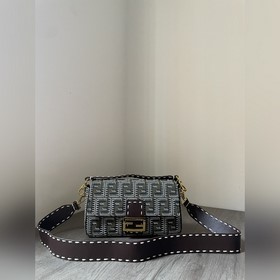 Новая ограниченная серия FENDI Baguette «Багет» — это классическа