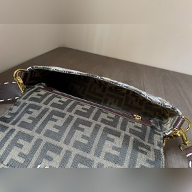 Новая ограниченная серия FENDI Baguette «Багет» — это классическа