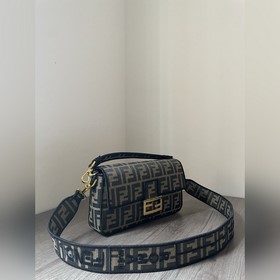FENDI Средний размер Новая сумка Baguette из импортного денир-дж