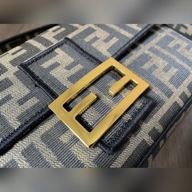 FENDI Средний размер Новая сумка Baguette из импортного денир-дж