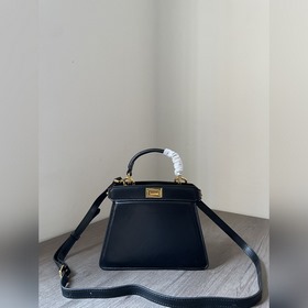 FENDI Peekalboo Petitef. Серия Macaron В популярной серии Peekabo