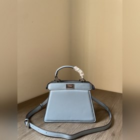 FENDI Peekalboo Petitef. Серия Macaron В популярной серии Peekabo