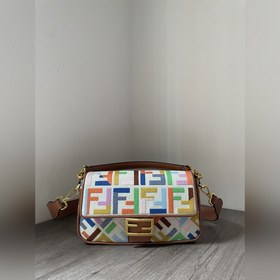 FENDI Новая ограниченная серия Baguette Багет — это классическая
