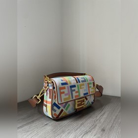 FENDI Новая ограниченная серия Baguette Багет — это классическая