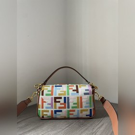 FENDI Новая ограниченная серия Baguette Багет — это классическая