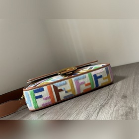 FENDI Новая ограниченная серия Baguette Багет — это классическая