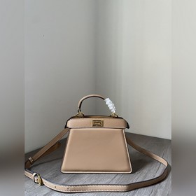 FENDI Peekalboo Petitef. Серия Macaron В популярной серии Peekabo