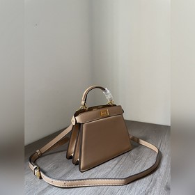FENDI Peekalboo Petitef. Серия Macaron В популярной серии Peekabo