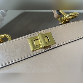 FENDI Peekalboo Petitef. Серия Macaron В популярной серии Peekabo
