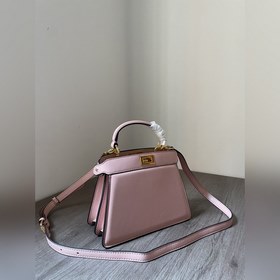 FENDI Peekalboo Petitef. Серия Macaron В популярной серии Peekabo