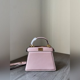 FENDI Peekalboo Petitef. Серия Macaron В популярной серии Peekabo