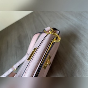 FENDI Peekalboo Petitef. Серия Macaron В популярной серии Peekabo