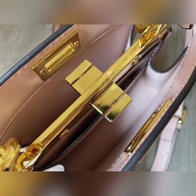 FENDI Peekalboo Petitef. Серия Macaron В популярной серии Peekabo
