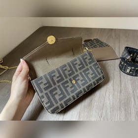 FENDI Новый комплект из трех предметов： маленький кошелек и мале