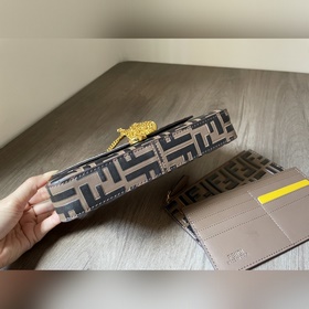 FENDI Новый комплект из трех предметов： маленький кошелек, мален