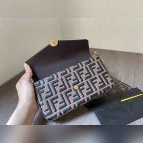 FENDI Новый комплект из трех предметов： маленький кошелек, мален