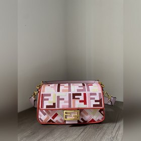 FENDI Новейшая ограниченная серия Baguette «Багет» — это классич
