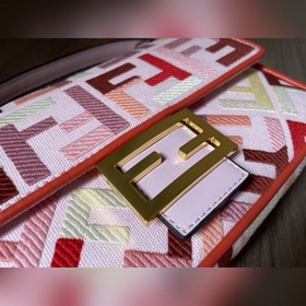 FENDI Новейшая ограниченная серия Baguette «Багет» — это классич