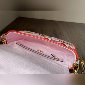 FENDI Новейшая ограниченная серия Baguette «Багет» — это классич
