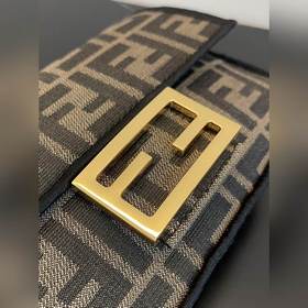 FENDI Маленькая сумка через плечо Новейшая сумка Baguette с логот