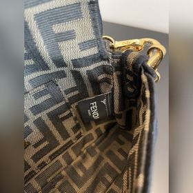 FENDI Маленькая сумка через плечо Новейшая сумка Baguette с логот