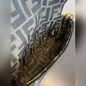 FENDI Маленькая сумка через плечо Новейшая сумка Baguette с логот