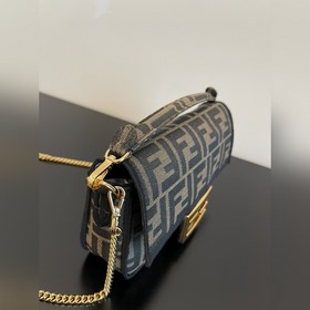 FENDI Маленькая сумка через плечо Новейшая сумка Baguette с логот