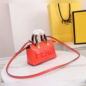Мини-сумка Fendi Mini ByThe Way Изготовлена из высококачественной