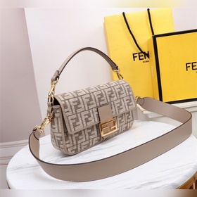 FENDI Средняя сумка BAGUETTE Крышка с магнитной застежкой С маг