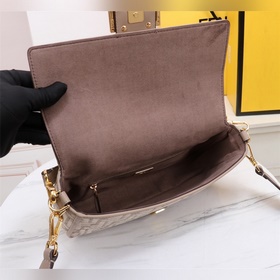 FENDI Средняя сумка BAGUETTE Крышка с магнитной застежкой С маг