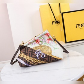 Серия fendifirst отличается дизайном с буквой F в качестве акцент
