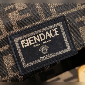Серия fendifirst отличается дизайном с буквой F в качестве акцент