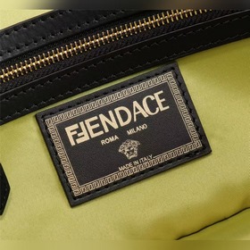 Сумка FENDI BAGUETTE среднего размера Крышка с магнитной застежк