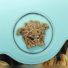 Versace и Fendi представляют совместную коллекцию века, серию Med