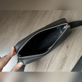 FENDI &nbsp;Незаменимая сумка для фотоаппарата с лаконичным д