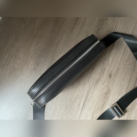 FENDI &nbsp;Незаменимая сумка для фотоаппарата с лаконичным д