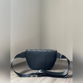 FENDI Ретро кожаная сумка на пояс двойным F-логом, размер 30*8*17