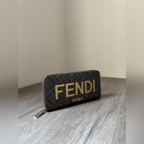 FEND1 кошелек на молнии Изготовлен из кожи, украшен красивой фур