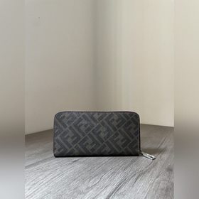 FEND1 кошелек на молнии Изготовлен из кожи, украшен красивой фур