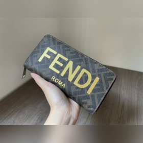 FEND1 кошелек на молнии Изготовлен из кожи, украшен красивой фур