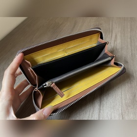 FEND1 кошелек на молнии Изготовлен из кожи, украшен красивой фур