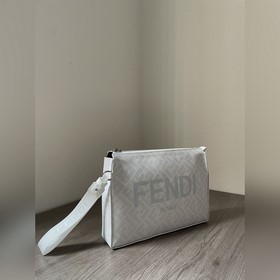 FENDI Маленький монстр 533 Итальянская кожа с металлическими глаз