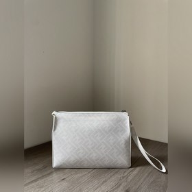 FENDI Маленький монстр 533 Итальянская кожа с металлическими глаз